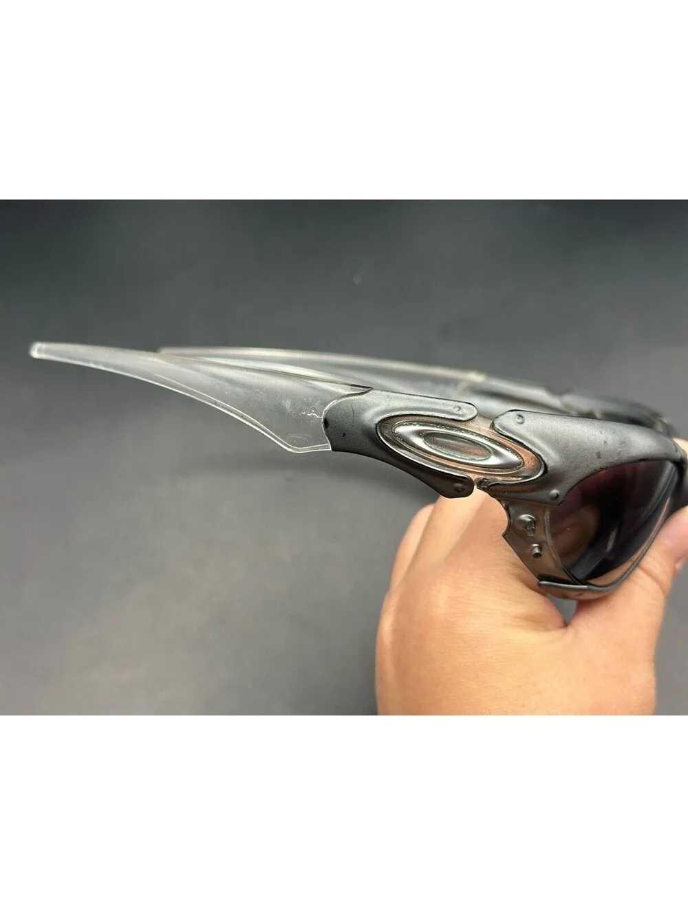 Oakley Plate Dark Silver/Black Iridium Lenses